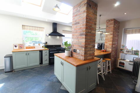 R Kitchen.JPG