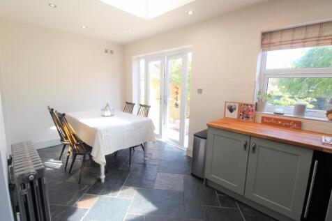 R Dining Area.jpg