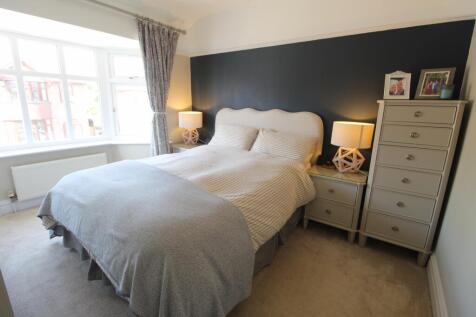 R Bed 1.jpg