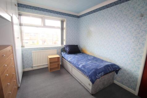 R Bed 2.jpg