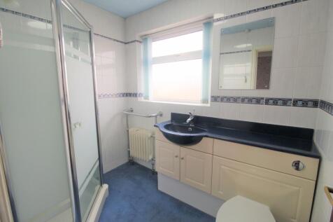 R Shower Room.jpg