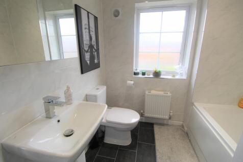 R Bathroom-min.jpg