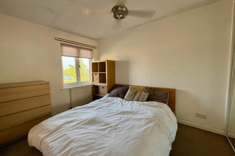 87 Sunningdale Master Bedroom.jpg