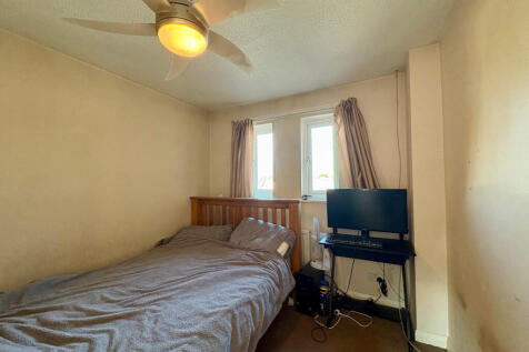 87 Sunningdale Bed 3.jpg