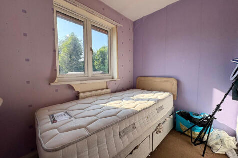 87 Sunningdale bed 4.jpg