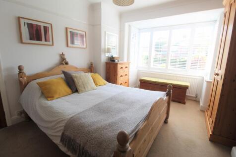 R Bed 1(2).jpg