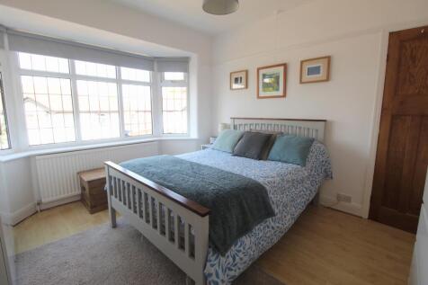 R Bed 2.jpg