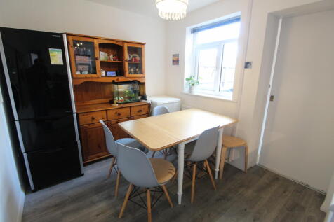 R Dining Area.JPG
