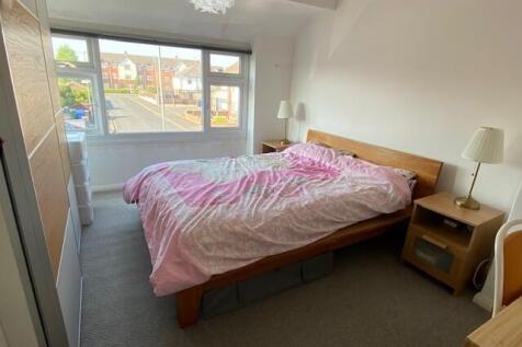 R Bed 1.jpg