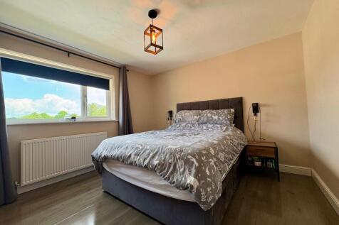 30 St Asaph Master bedroom.jpg