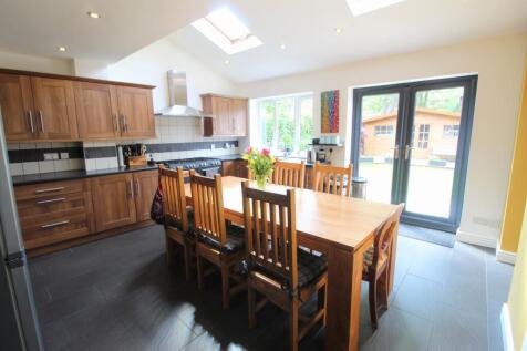 R Kitchen.jpg