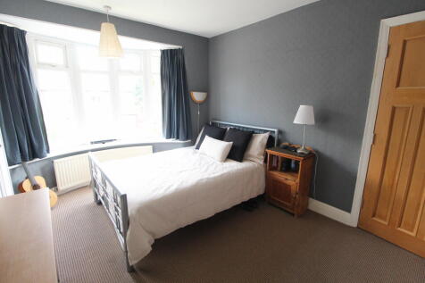 R Bed 2(2).JPG
