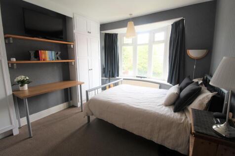 R Bed 2.jpg