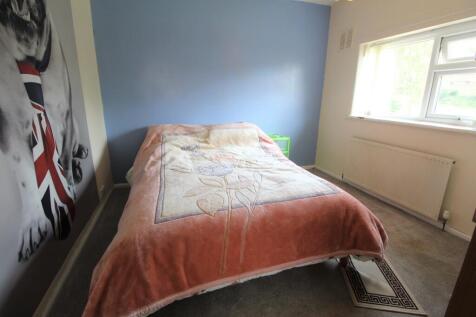 R Bed 2.jpg