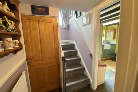 R Inner Hallway.jpg