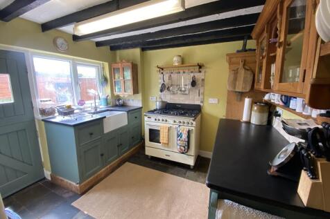 R Kitchen.JPG