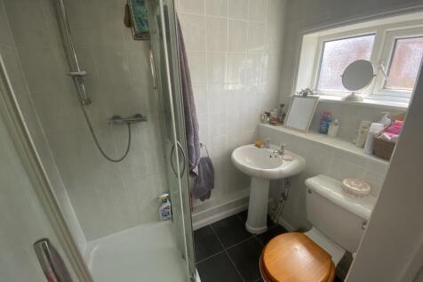 R En-Suite.JPG