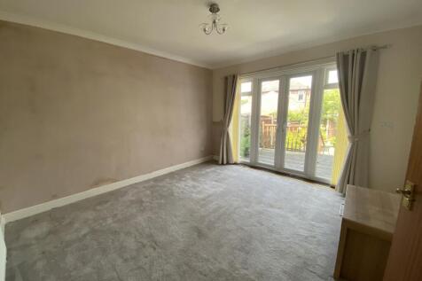 R Sitting Room.JPG