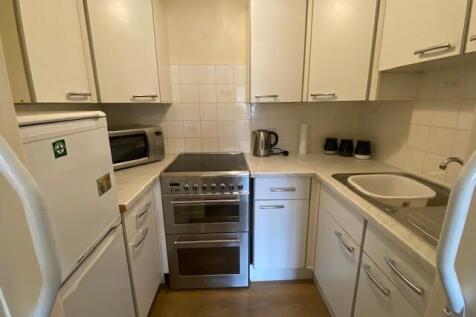 R Kitchen.jpg