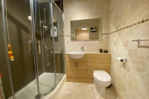 R Shower Room.jpg