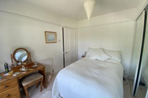 R Bed 1(2).JPG