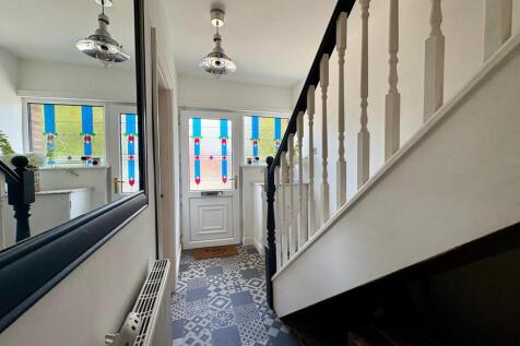 172 Liverpool Rd Entrance Hall.jpg