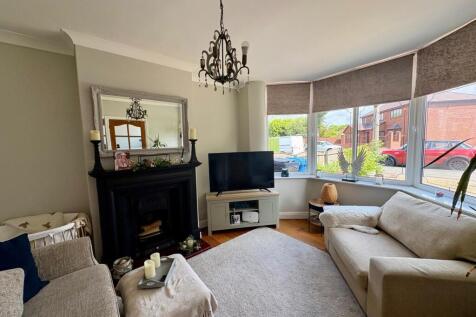 172 Liverpool Road Living Room 1.jpg