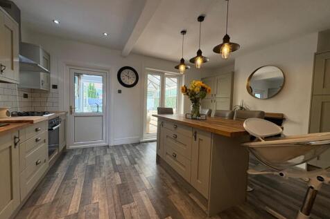 172 Liverpool Road Kitchen 1.jpg