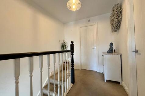 172 Liverpool Road Landing.jpg