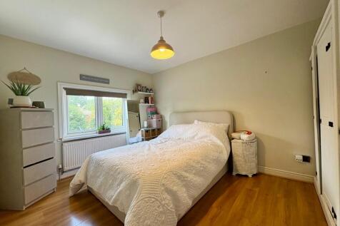 172 Liverpool Road Madter Bedroom.jpg