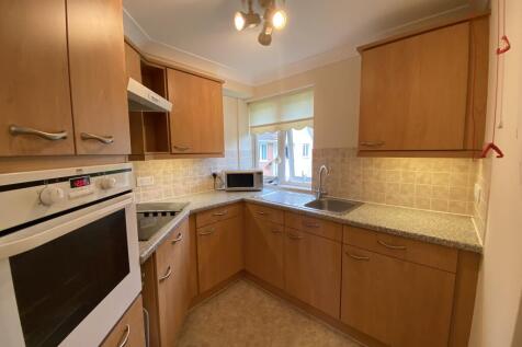 R Kitchen.JPG