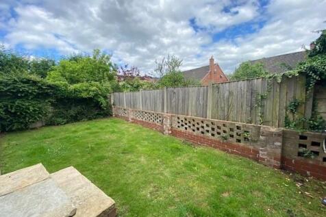 Rear Garden (2).jpg