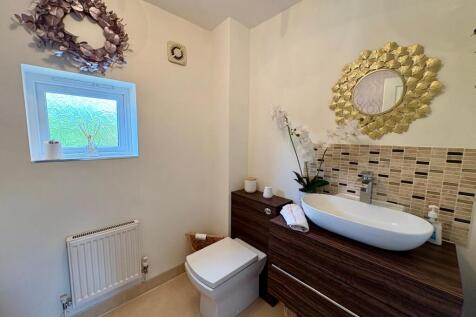 BATHROOM (3).jpg