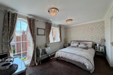 BEDROOM 1.jpg