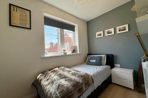 BEDROOM3.jpg