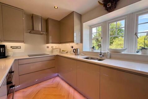 KITCHEN (2).jpg