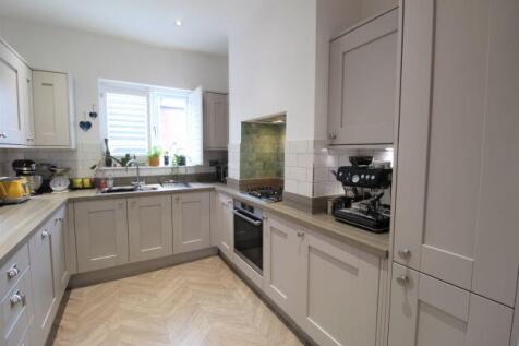 R Kitchen (2).jpg
