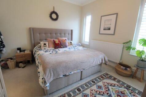 R Bed 1 (2).jpg