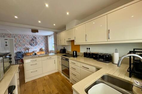 14 Howard Kitchen 1.jpg