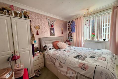 14 Howard bed 2.jpg