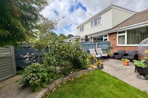 14 Howard Rear Garden 1.jpg