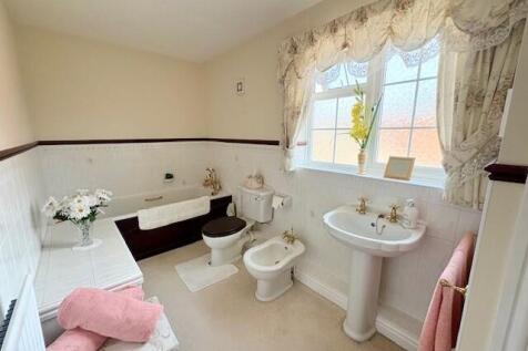 Bathroom.jpg