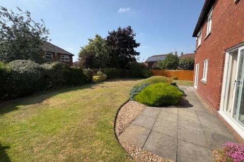 Rear Garden (2).jpg