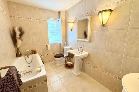 R- Bathroom.jpg
