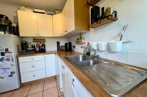 Kitchen 2.jpg