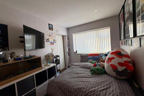 Bedroom 4.jpg