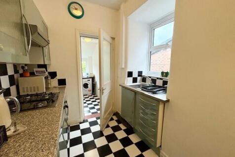 Kitchen (2).jpg