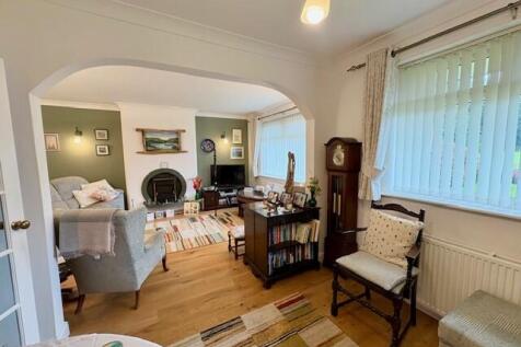 Dining Room & Lounge.jpg