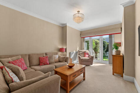 16 Beech Avenue Sitting Room.jpg