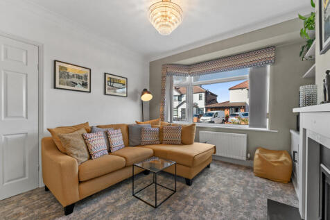 16 Beech Avenue Lounge 2.jpg